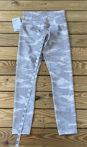 NWT Athleta Elation Leggings Size XS Women’s Grey Camo MSRP $89 - Picture 9 of 11